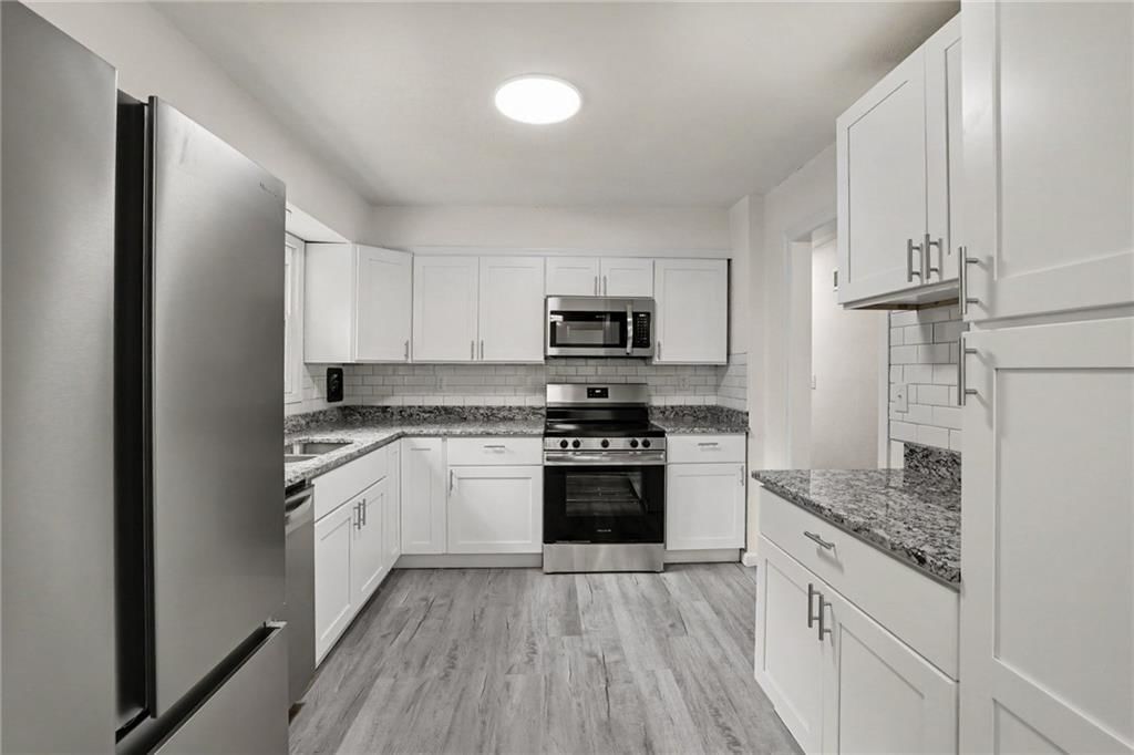 Photo 9 of 30 - 8507 Kentucky Avenue, Raytown, MO 64138