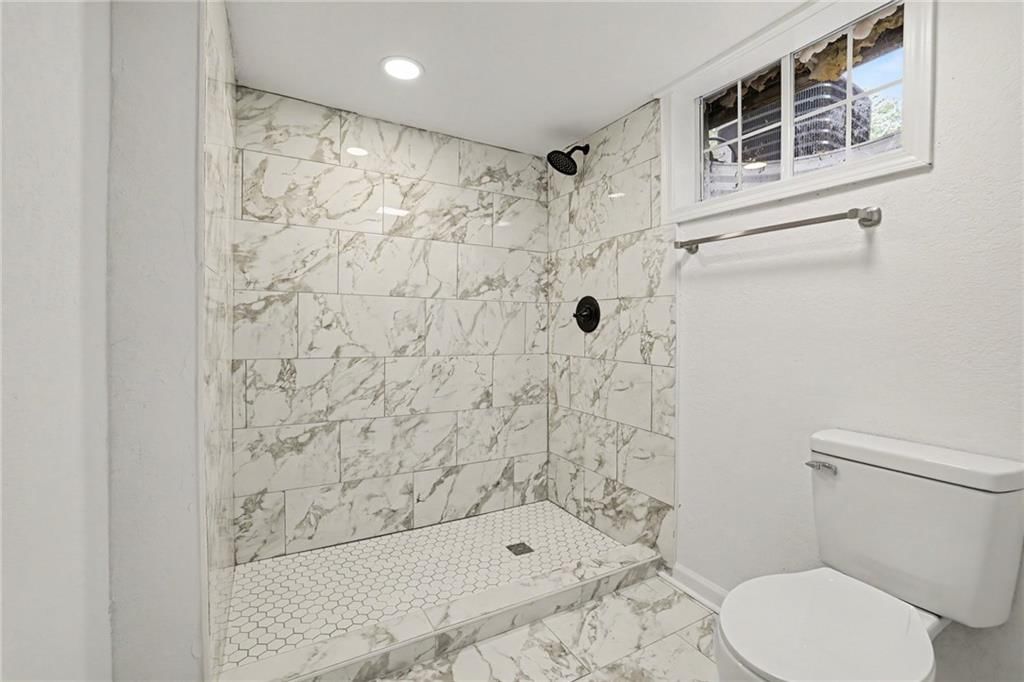 Photo 25 of 30 - 8507 Kentucky Avenue, Raytown, MO 64138