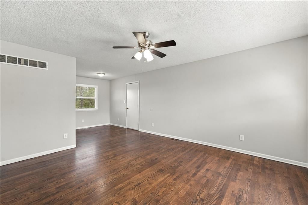 Photo 4 of 19 - 11134 E 9th Street S, Independence, MO 64054