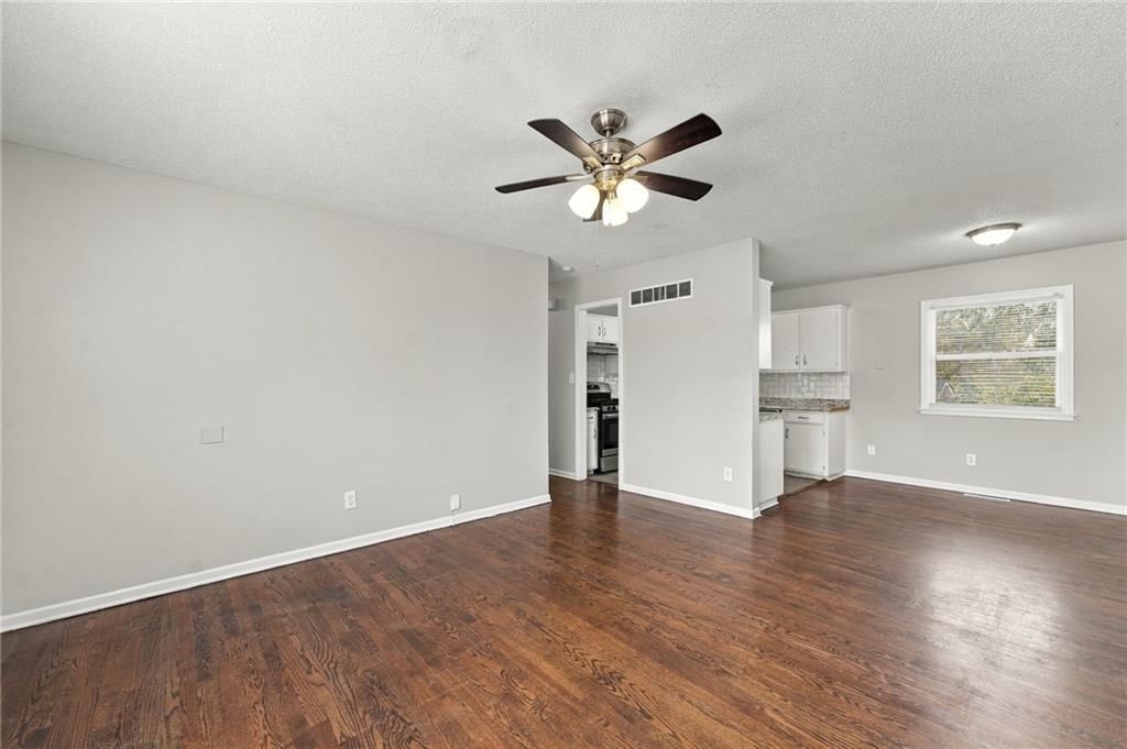 11134 E 9th Street S, Independence, MO: listing photo 3