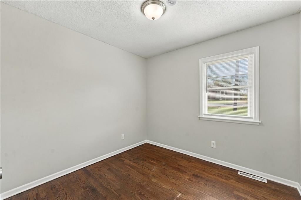 Photo 10 of 19 - 11134 E 9th Street S, Independence, MO 64054