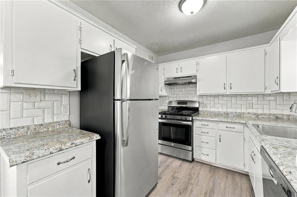 Photo 8 of 19 - 11134 E 9th Street S, Independence, MO 64054
