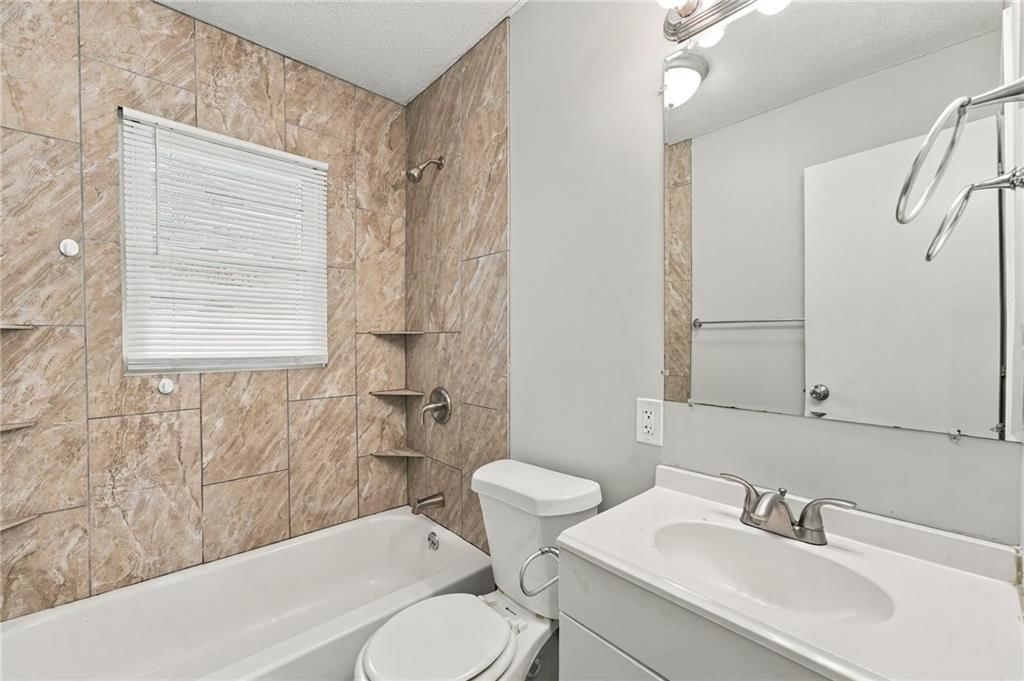Photo 12 of 19 - 11134 E 9th Street S, Independence, MO 64054