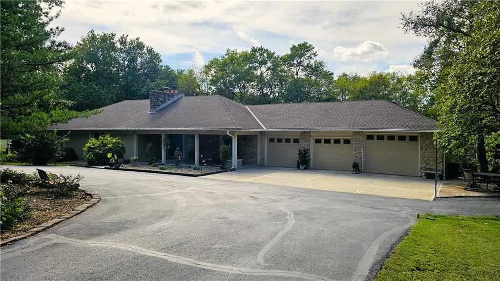 12580 S Red Bird Lane, Olathe, KS: listing photo 2