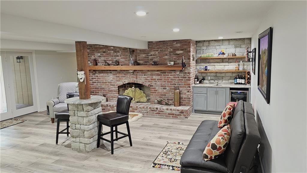 Wet bar at 12580 S Red Bird Lane, Olathe, KS 66061