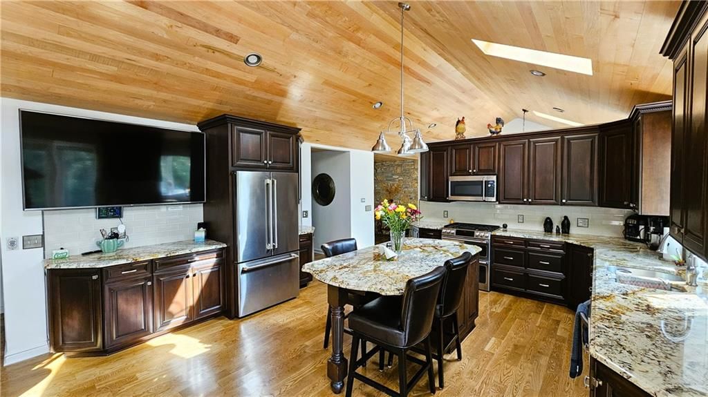 Photo 4 of 36 - 12580 S Red Bird Lane, Olathe, KS 66061