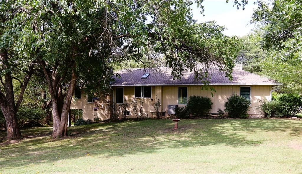 Photo 18 of 36 - 12580 S Red Bird Lane, Olathe, KS 66061