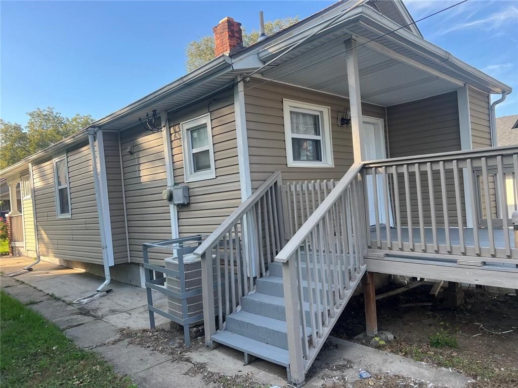 Photo 5 of 18 - 1967 N 30TH Street, Kansas City, KS 66104