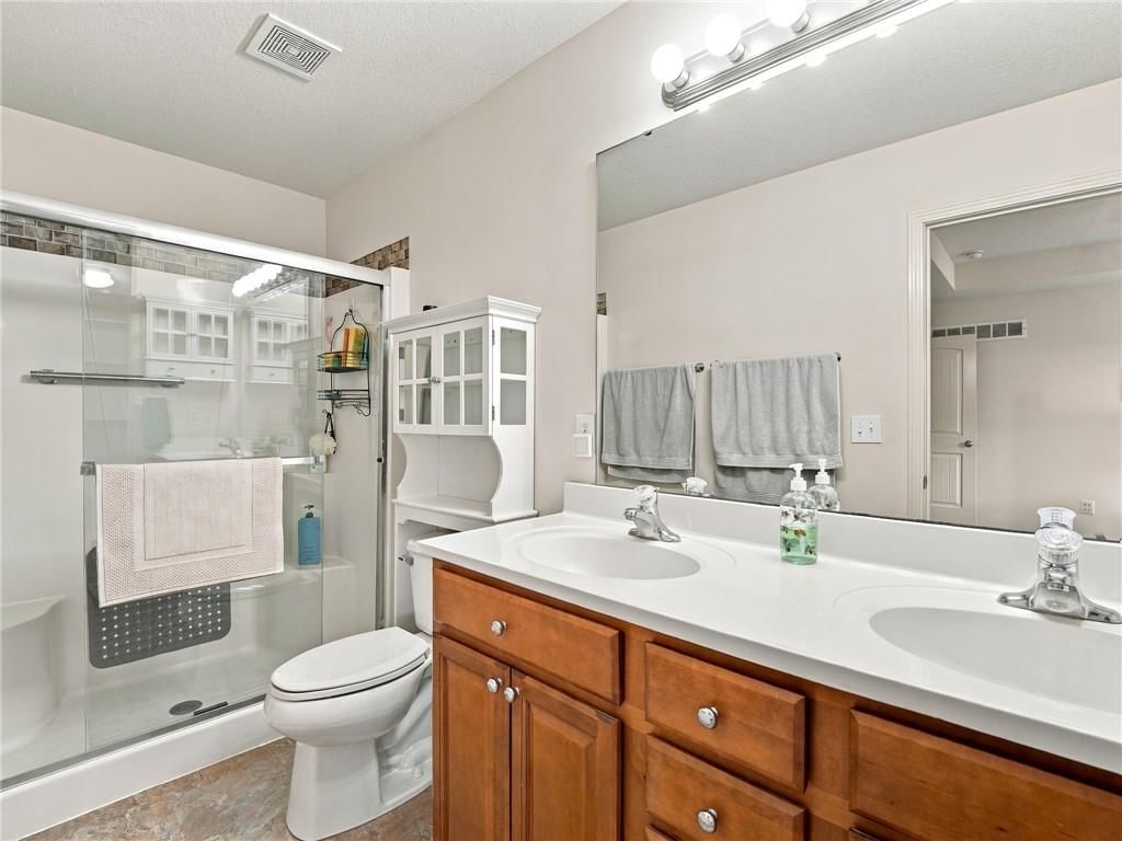 Double vanity at 7305 E 143rd Street, Grandview, MO 64030