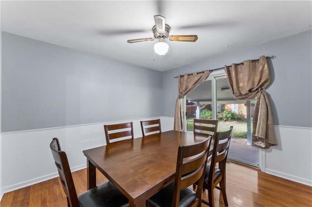 Breakfast nook at 6808 Larsen Lane, Shawnee, KS 66203