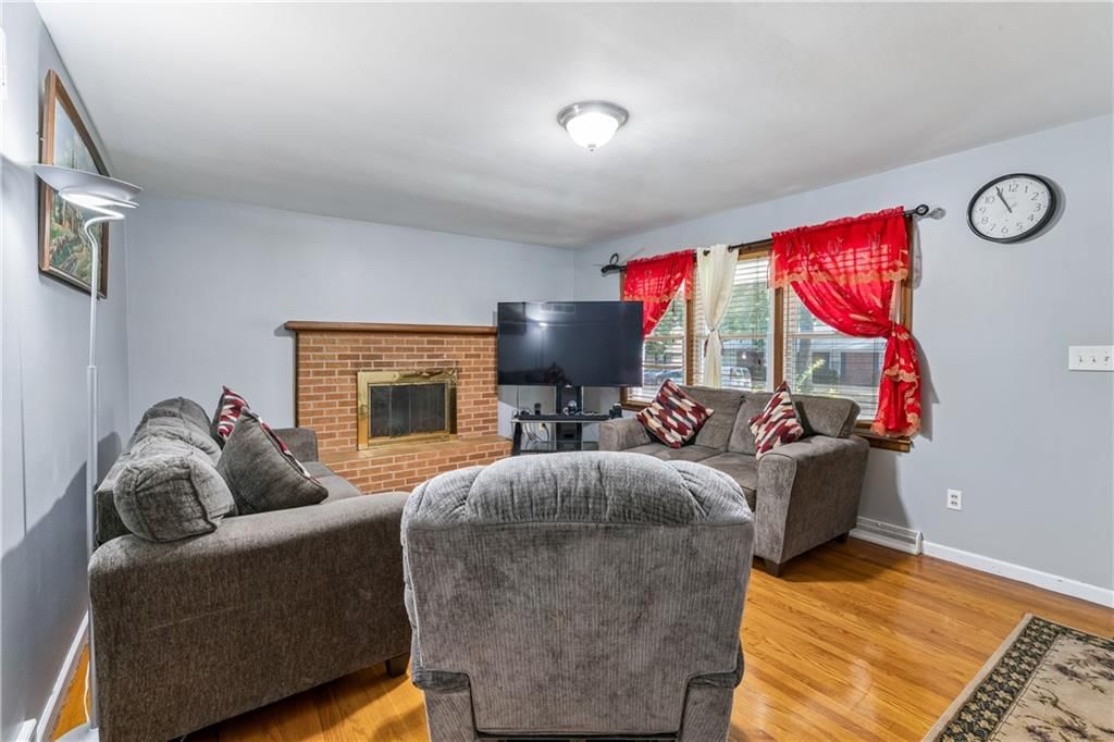 Photo 7 of 56 - 6808 Larsen Lane, Shawnee, KS 66203