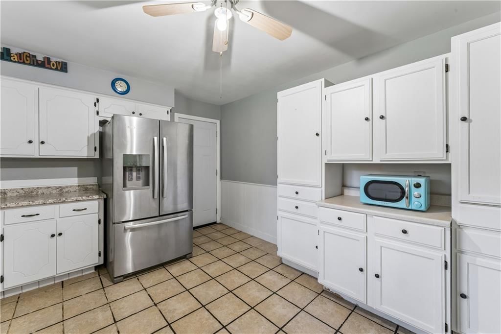 Photo 15 of 56 - 6808 Larsen Lane, Shawnee, KS 66203