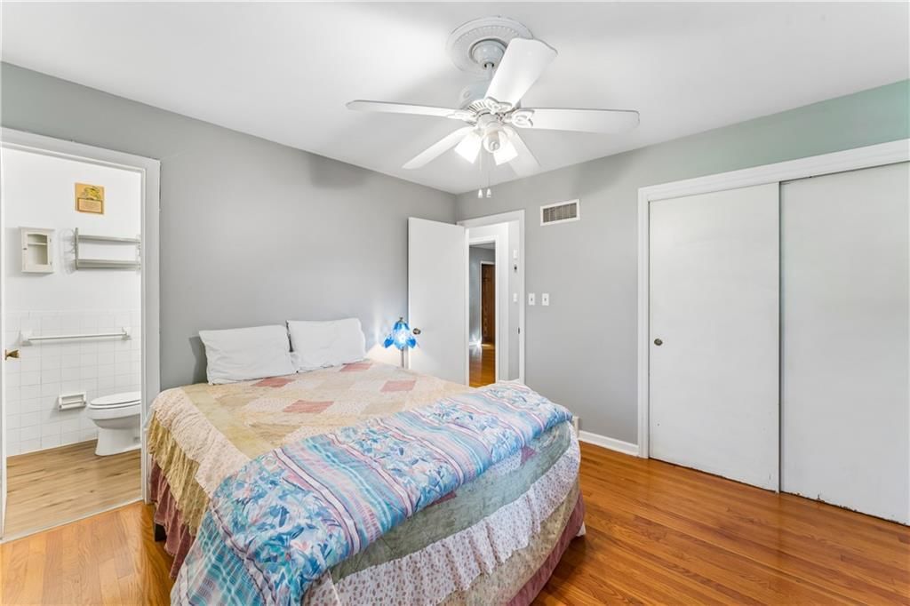 Photo 21 of 56 - 6808 Larsen Lane, Shawnee, KS 66203