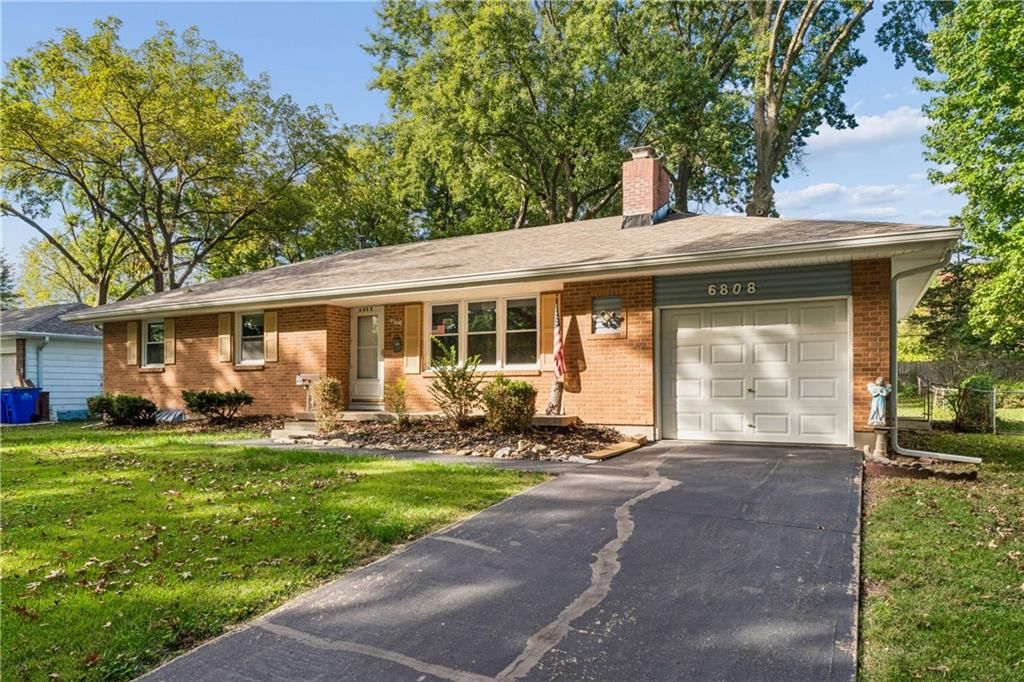 6808 Larsen Lane, Shawnee, KS: listing photo 3