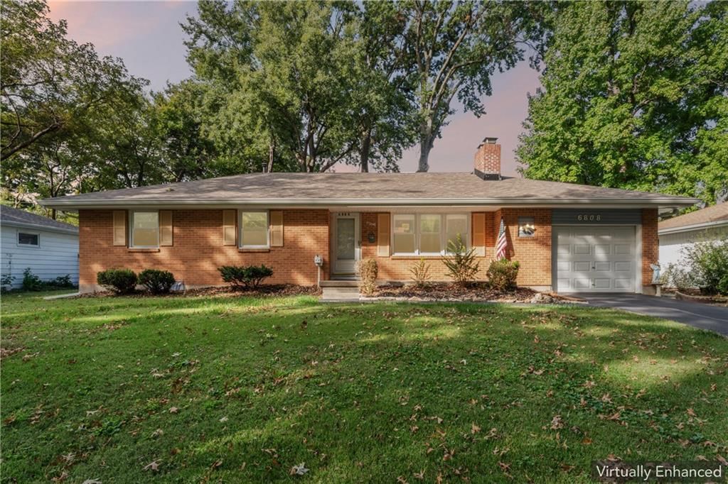 Photo 5 of 56 - 6808 Larsen Lane, Shawnee, KS 66203