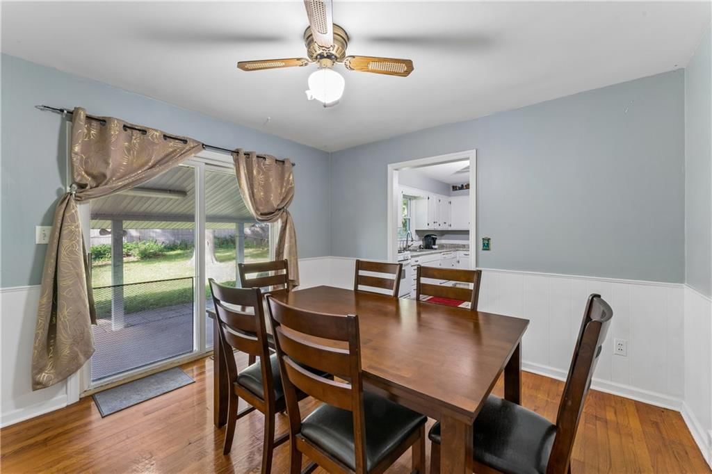 Photo 18 of 56 - 6808 Larsen Lane, Shawnee, KS 66203
