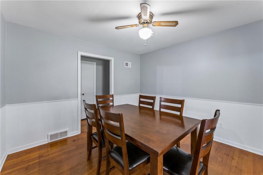 Photo 19 of 56 - 6808 Larsen Lane, Shawnee, KS 66203