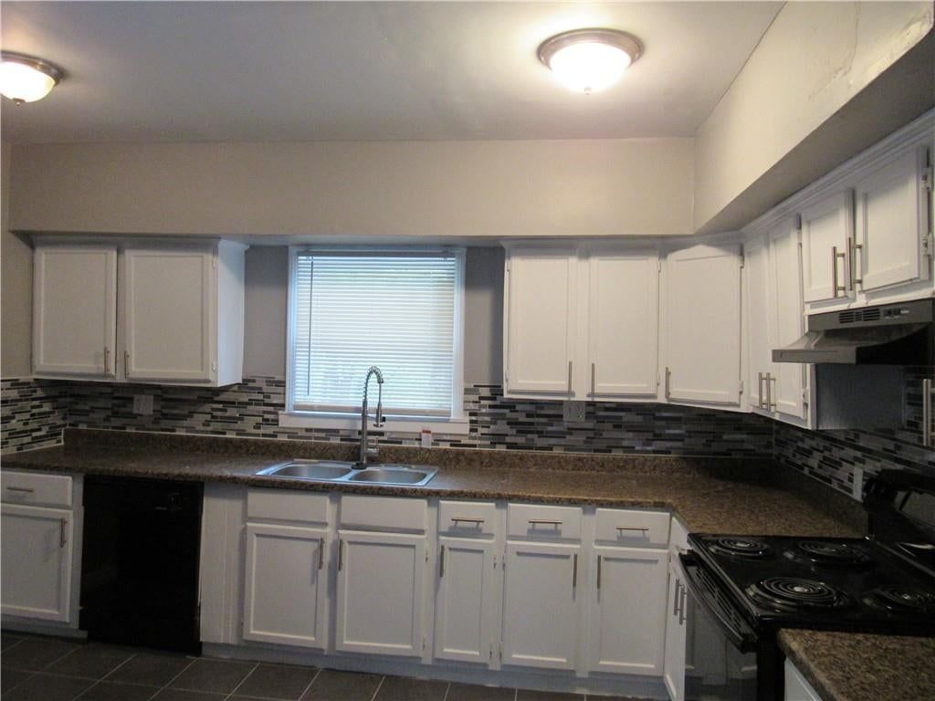 Photo 6 of 16 - 5737 INDIANA Avenue, Kansas City, MO 64130