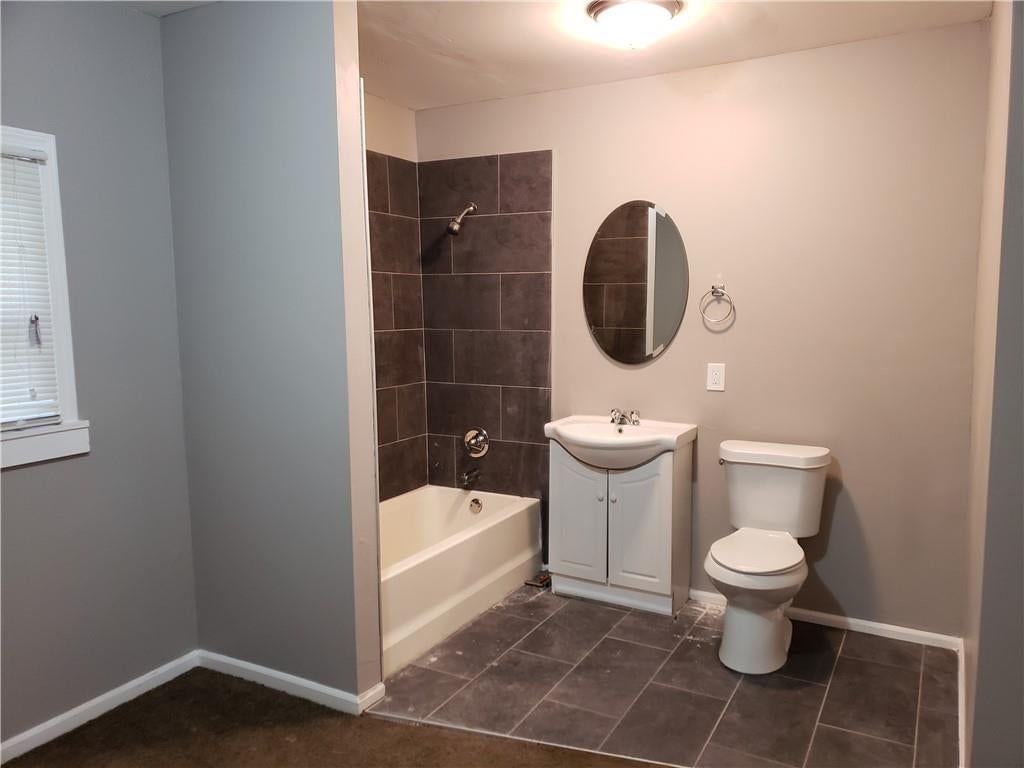 Tub and shower combo at 5737 INDIANA Avenue, Kansas City, MO 64130