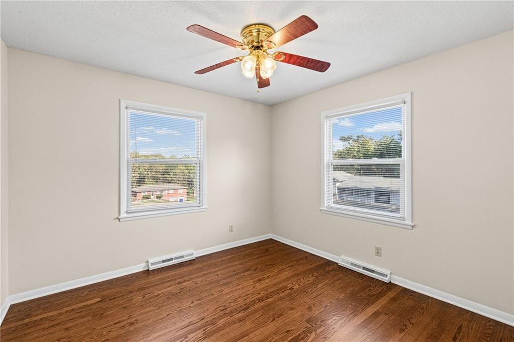 Photo 16 of 42 - 7512 N Baltimore Avenue, Gladstone, MO 64118