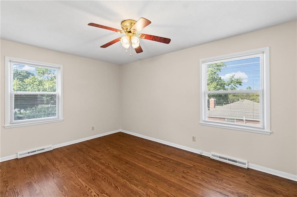 Photo 18 of 42 - 7512 N Baltimore Avenue, Gladstone, MO 64118