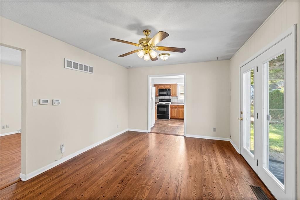 Photo 12 of 42 - 7512 N Baltimore Avenue, Gladstone, MO 64118