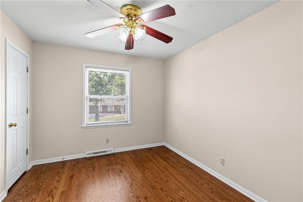 Photo 14 of 42 - 7512 N Baltimore Avenue, Gladstone, MO 64118