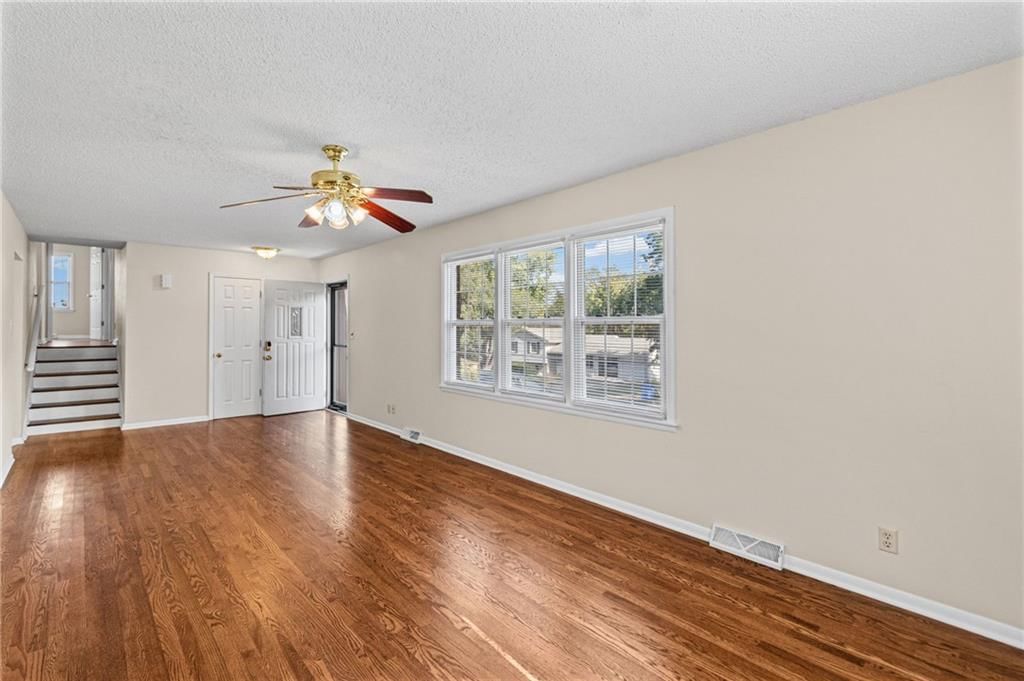 Photo 7 of 42 - 7512 N Baltimore Avenue, Gladstone, MO 64118