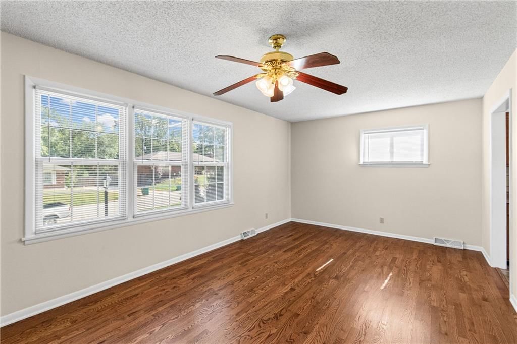 Photo 6 of 42 - 7512 N Baltimore Avenue, Gladstone, MO 64118