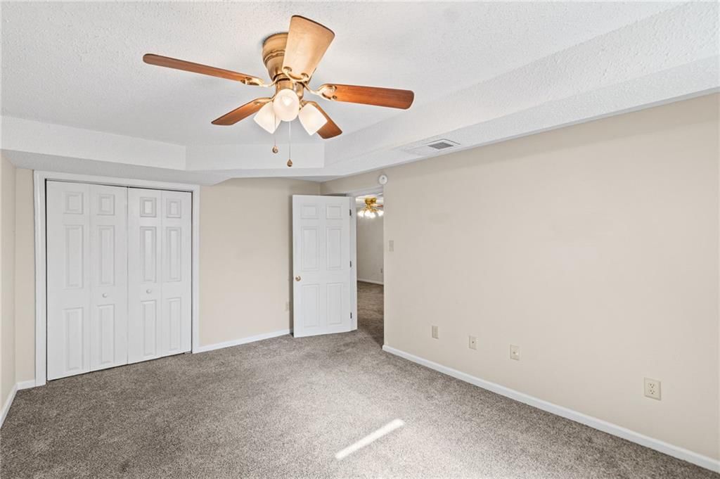 Carpet at 7512 N Baltimore Avenue, Gladstone, MO 64118