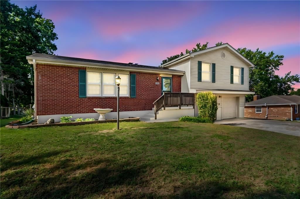7512 N Baltimore Avenue, Gladstone, MO: listing photo 2