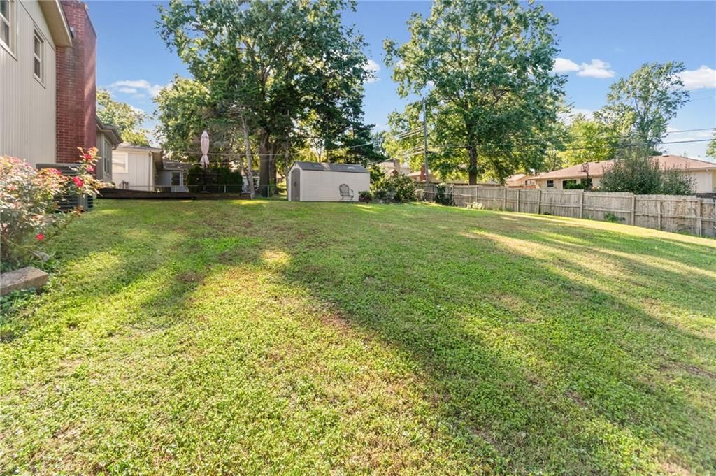 Photo 32 of 42 - 7512 N Baltimore Avenue, Gladstone, MO 64118