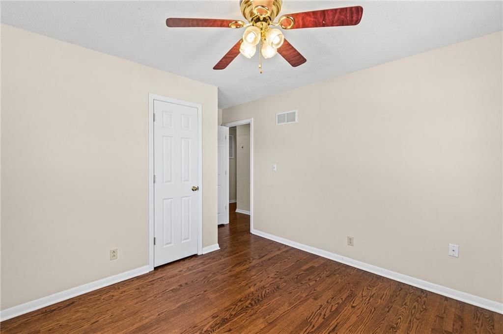 Photo 17 of 42 - 7512 N Baltimore Avenue, Gladstone, MO 64118