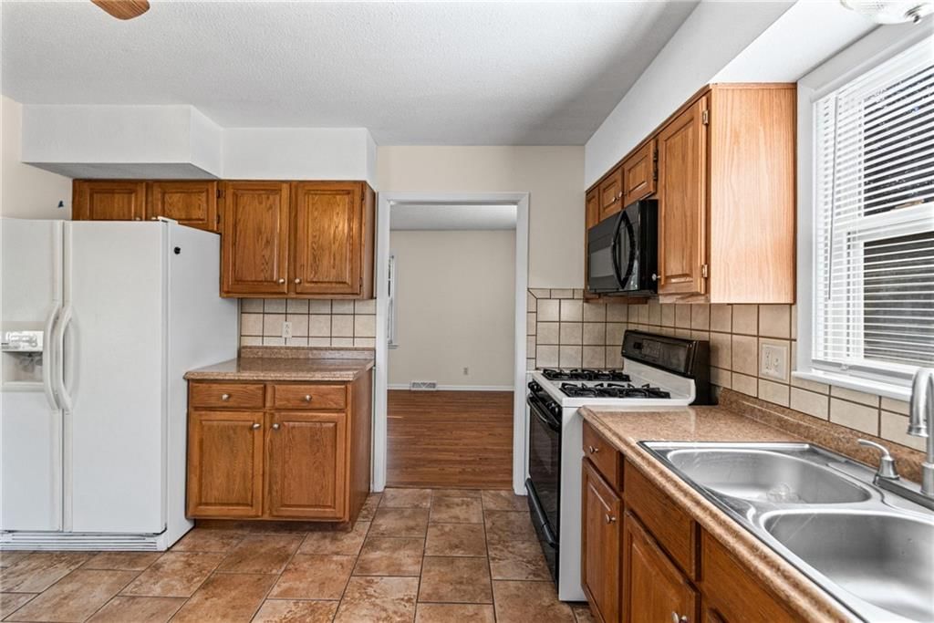 Photo 9 of 42 - 7512 N Baltimore Avenue, Gladstone, MO 64118