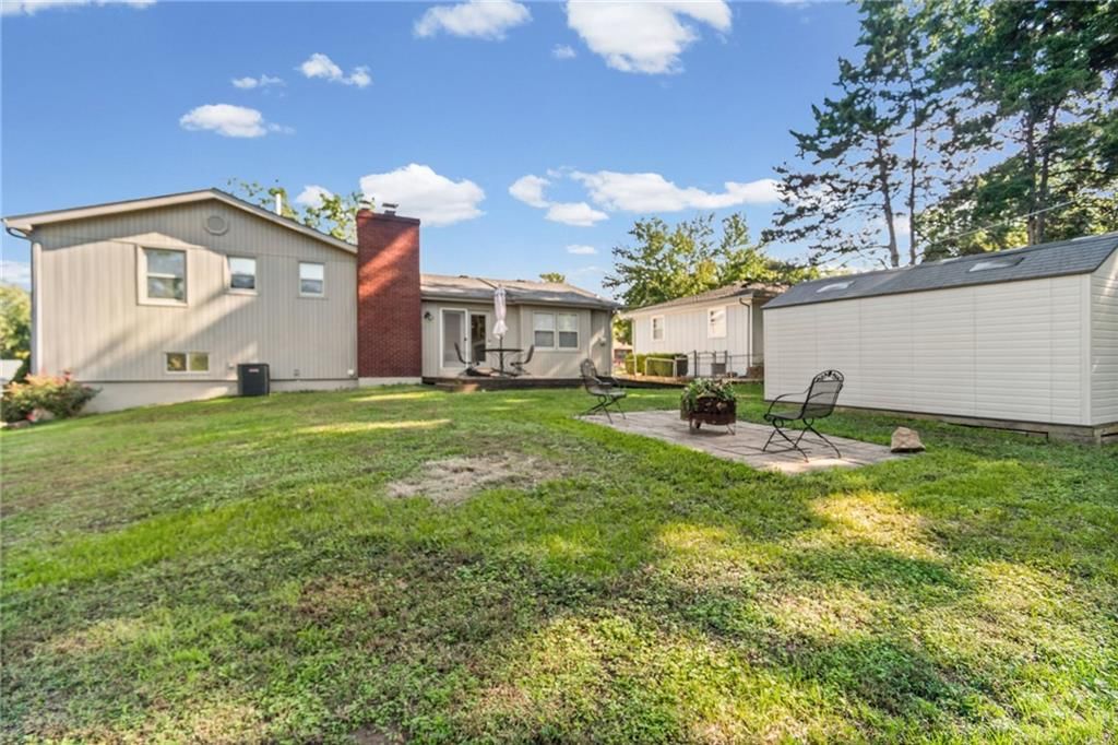 Photo 31 of 42 - 7512 N Baltimore Avenue, Gladstone, MO 64118