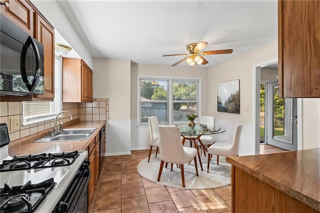 Photo 4: open floor plan, 7512 N Baltimore Avenue, Gladstone, MO 64118