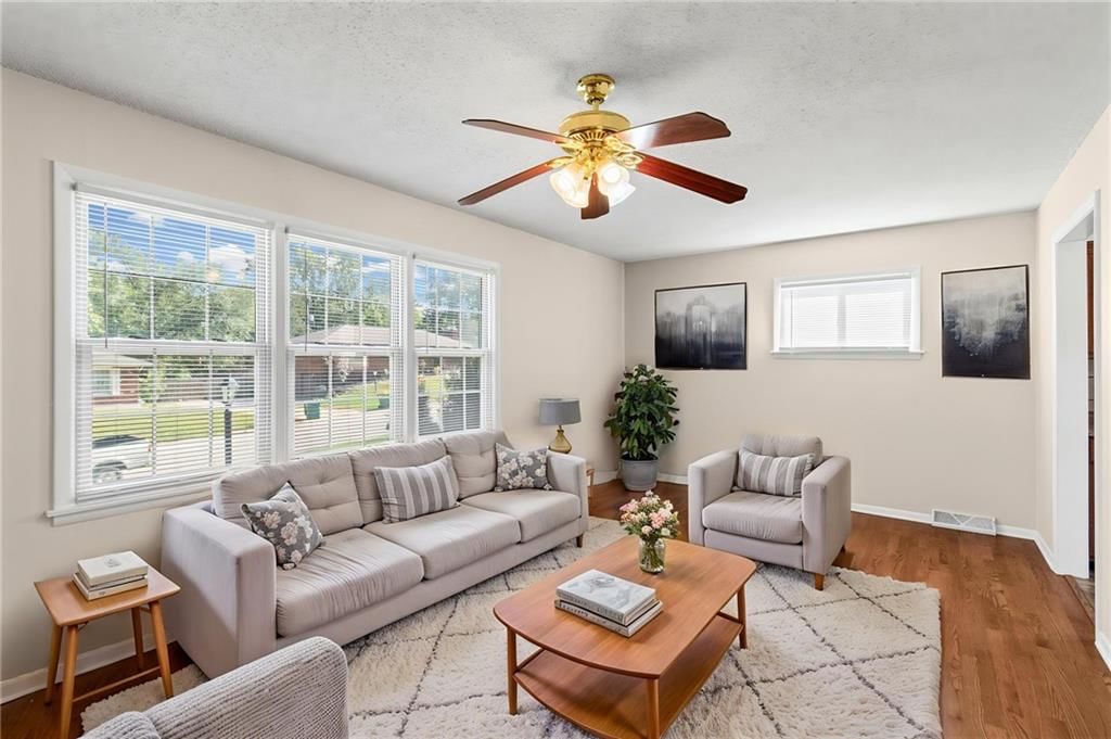 7512 N Baltimore Avenue, Gladstone, MO: listing photo 3