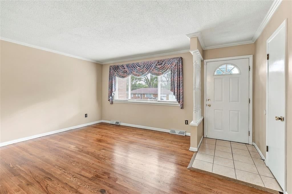Hardwood floors and beige walls at 8914 Park Street, Lenexa, KS 66215