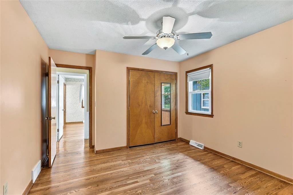 Photo 26 of 39 - 8914 Park Street, Lenexa, KS 66215
