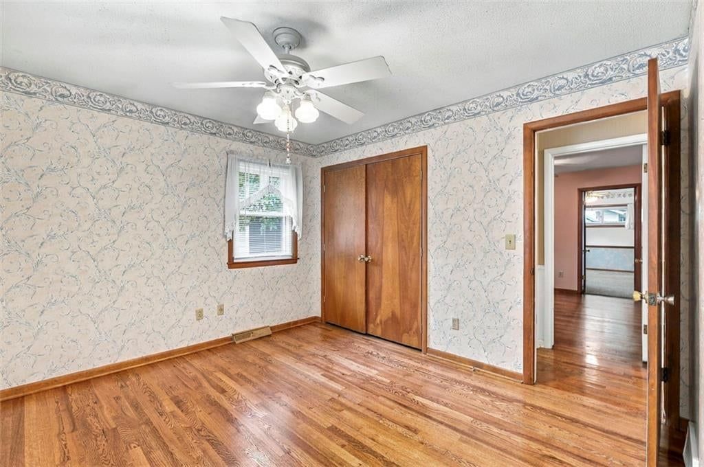 Photo 23 of 39 - 8914 Park Street, Lenexa, KS 66215