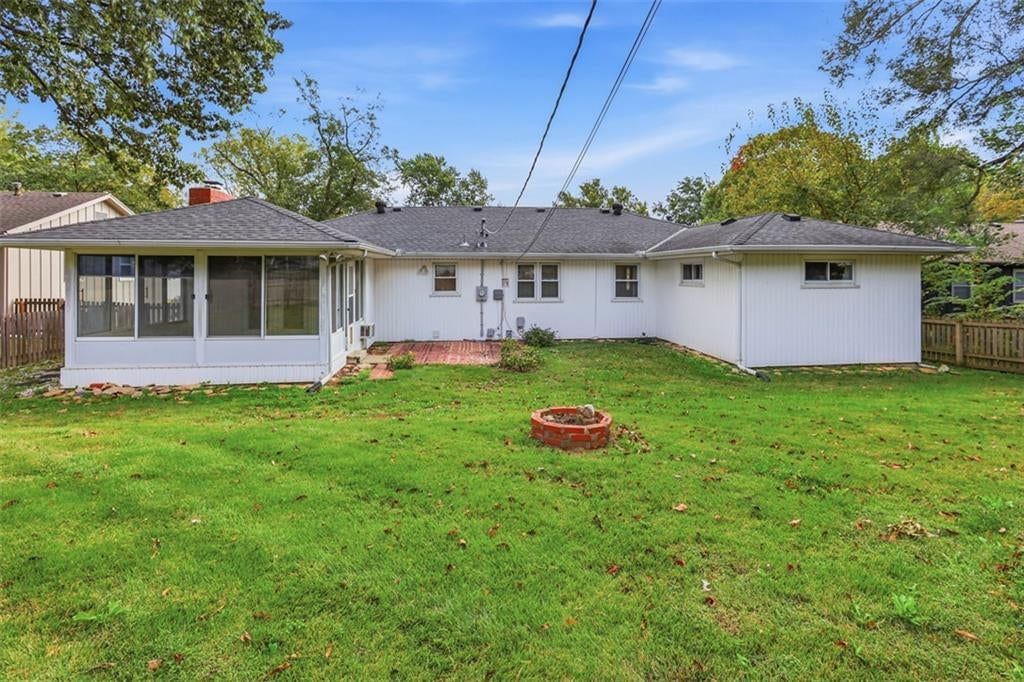 Photo 33 of 39 - 8914 Park Street, Lenexa, KS 66215