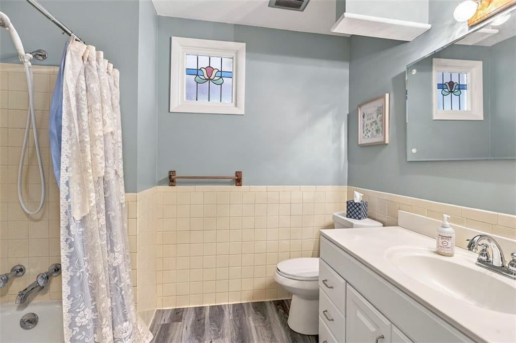 Photo 18 of 39 - 8914 Park Street, Lenexa, KS 66215