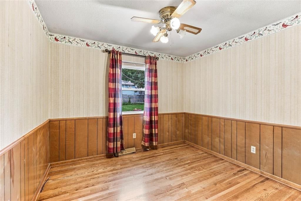 Photo 19 of 39 - 8914 Park Street, Lenexa, KS 66215