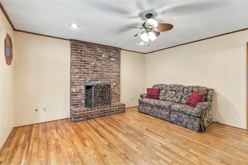 Photo 17 of 39 - 8914 Park Street, Lenexa, KS 66215