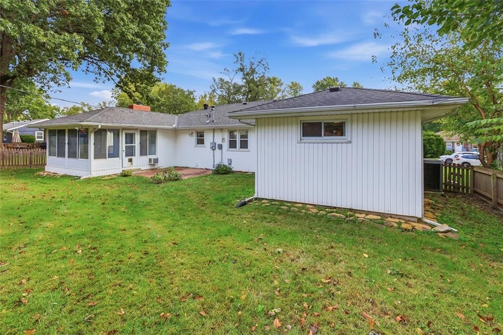 Photo 35 of 39 - 8914 Park Street, Lenexa, KS 66215