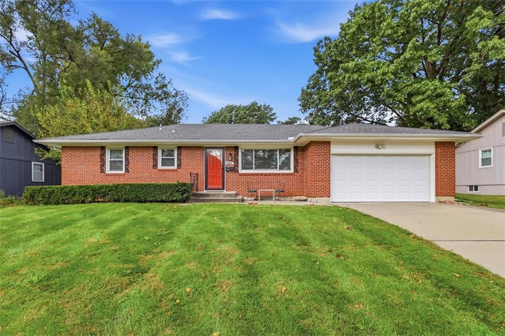 Photo 2 of 39 - 8914 Park Street, Lenexa, KS 66215
