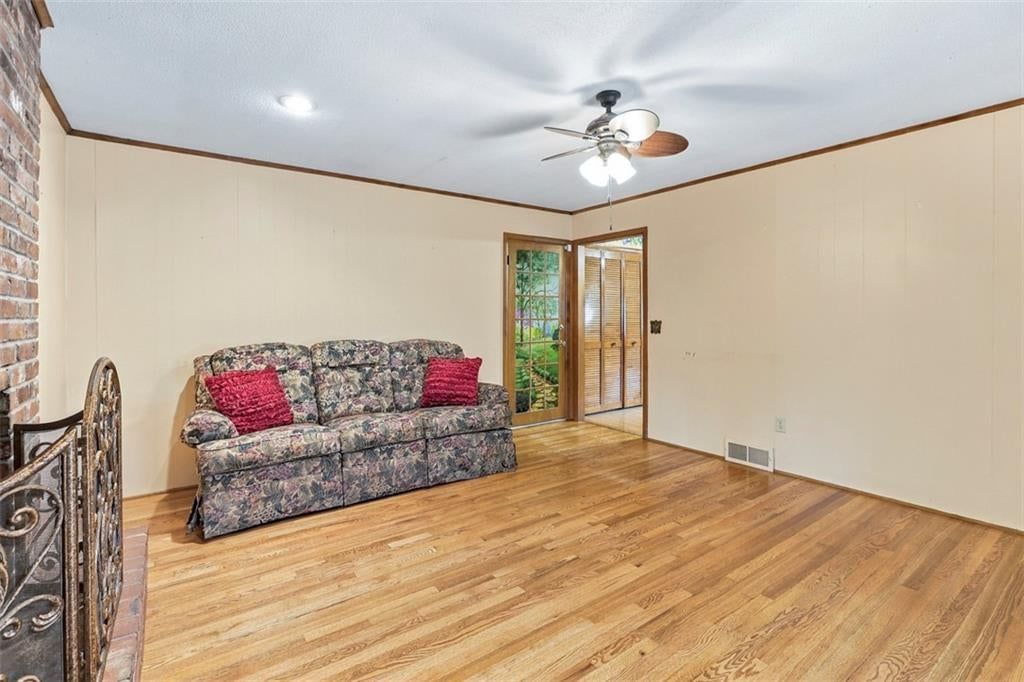 Photo 16 of 39 - 8914 Park Street, Lenexa, KS 66215