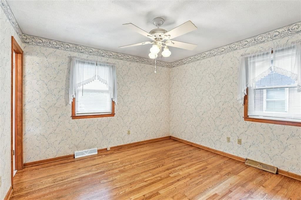 Photo 21 of 39 - 8914 Park Street, Lenexa, KS 66215
