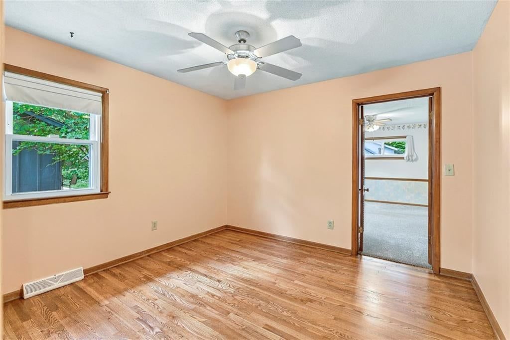 Photo 25 of 39 - 8914 Park Street, Lenexa, KS 66215