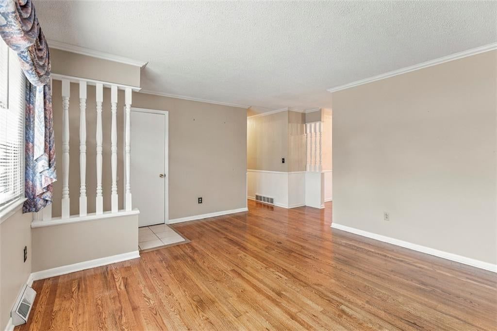 Photo 7 of 39 - 8914 Park Street, Lenexa, KS 66215